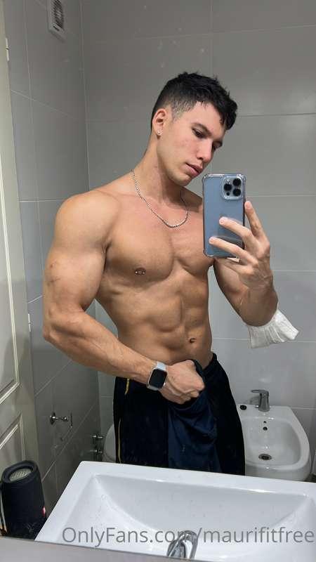 Estoy en línea respondiendo sus mensajes😍🥰👀