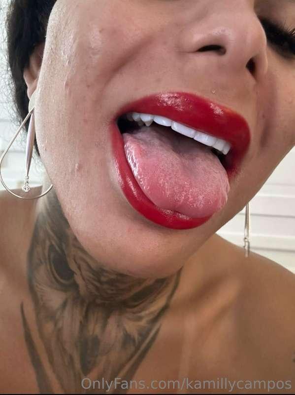 Quero beber um leitinho 💦💦💦😛

I want to drink a milk 💦💦💦😛