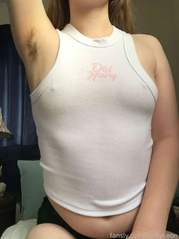 Like my cute top?
#armpits #fyp #armpitfetish #hairyarmpits #allnatural #smalltits #hairy #collegegirl