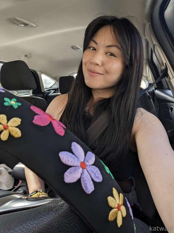 Seatbelt selfie! How cute is my little steering wheel?!?