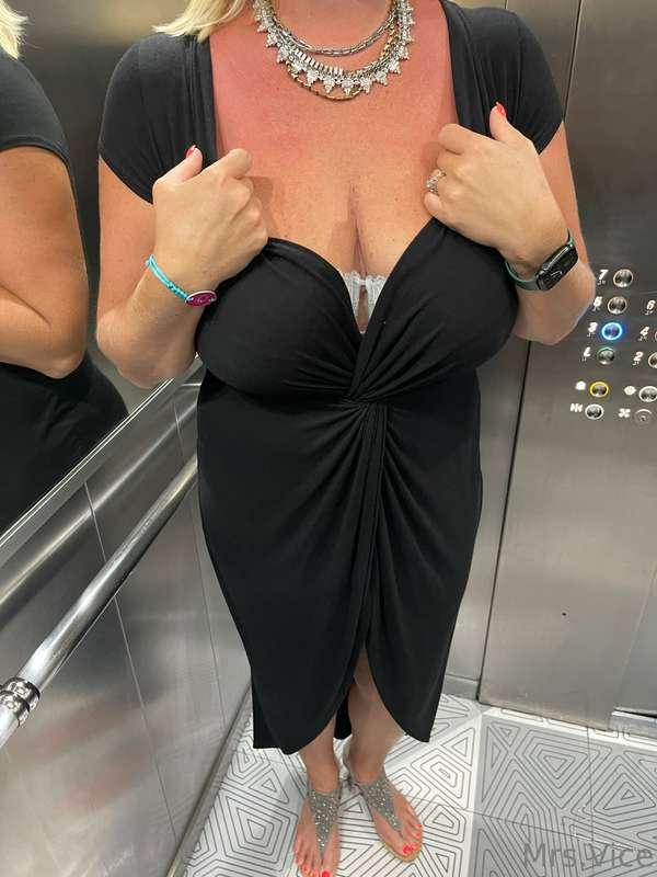 And a little tease in the elevator 😇