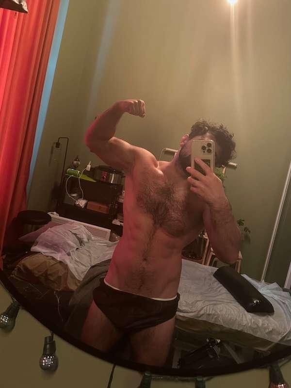 Hard massage 🙌🏻 #hard #massage #oiled #hairychest #fitboy #bearded #strong