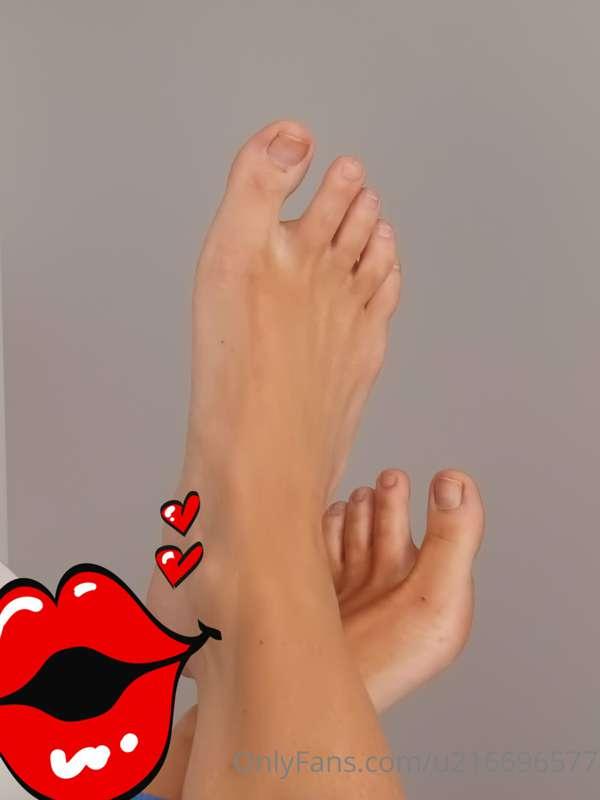 I want you to suck lick kiss my feet 😘 💯🔥