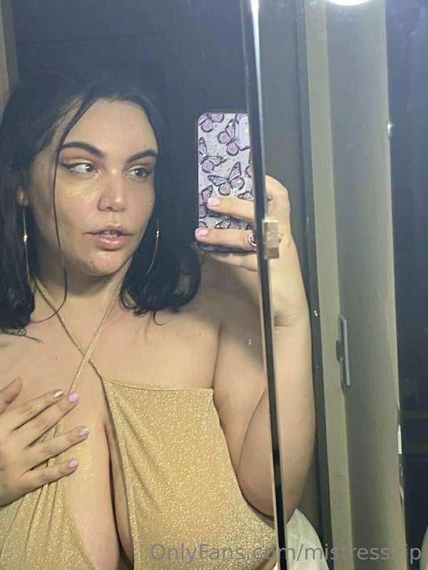 Try to find someone who looks this hot baby