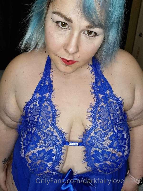 Feeling blue 😝😝 someone want to come chase my blues away and..