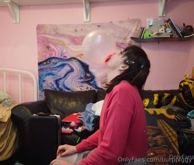 Cute, pink bubbles 🩷🐷 6:44 medium/large gets twice as big as..
