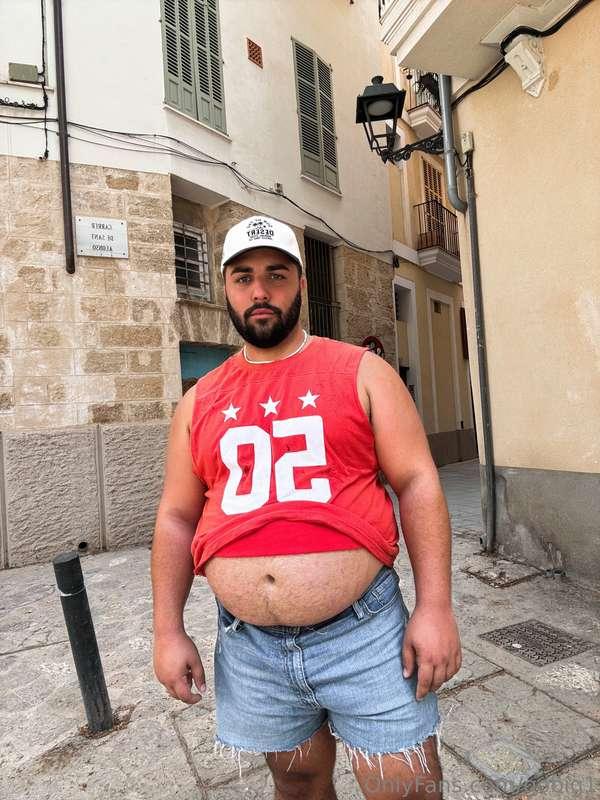 Belly in public. Looking super fucking fat in Spain