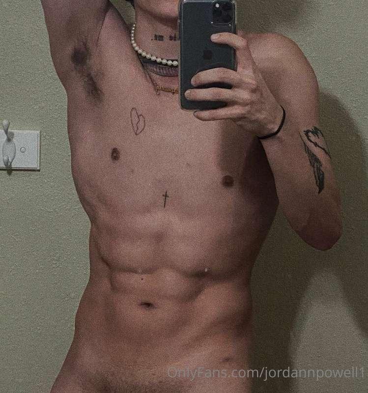 Come feel my abs baby😈