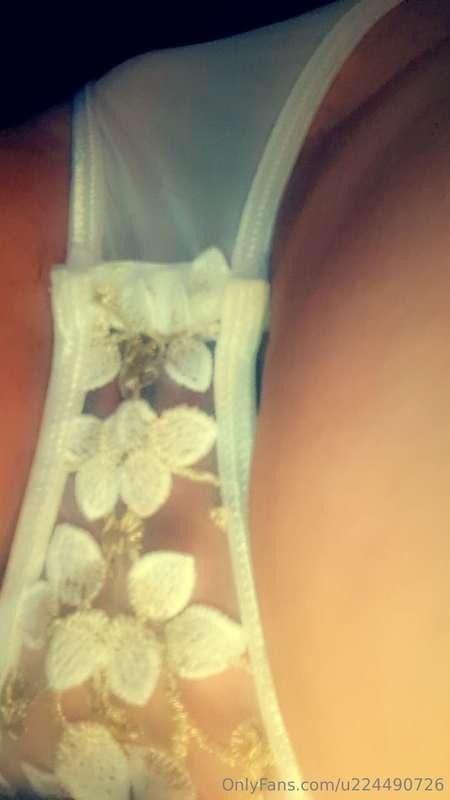 I want u to pop these open right now, and lick my wet pussy ..