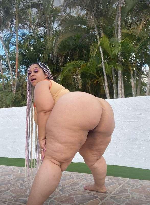 She has THE BEST ASS ON OF 🍑 #adhttps://onlyfans.com/pinkyxx..