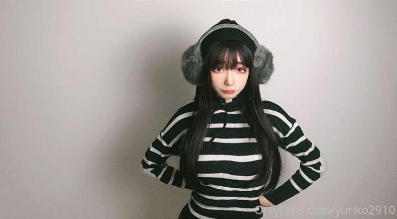 Happy mid autumn... Idk what should i wear so i wear this he..