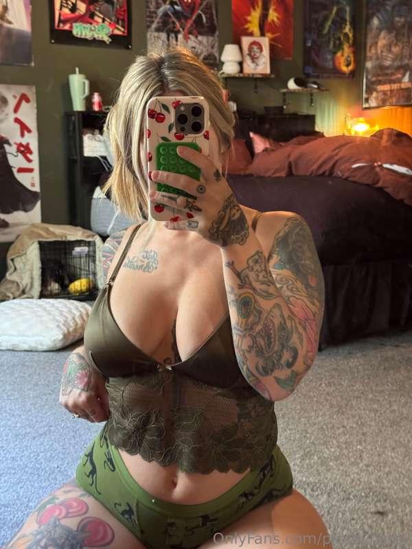 i bite when i’m bored 👅