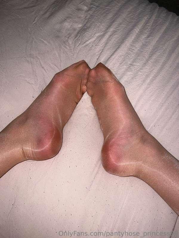 pantyhose_princess99 image #0