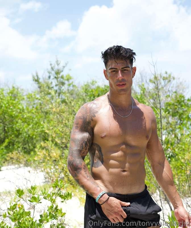 Lean muscle and big 🍆