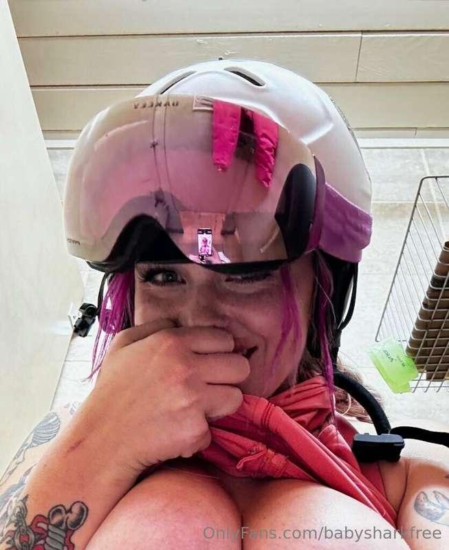 Had a great time skiing… 👀🥵