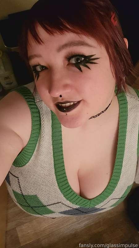 do u like my makeup ? been a while since I did this look ☺️🖤



#makeup #face #goth 