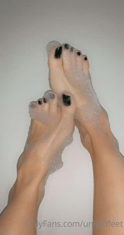 Getting them allllll clean for you 🖤