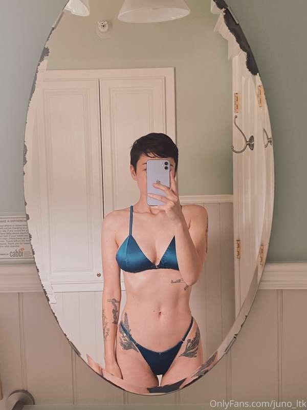 I love stripping in front of the mirror ✨☺️✨