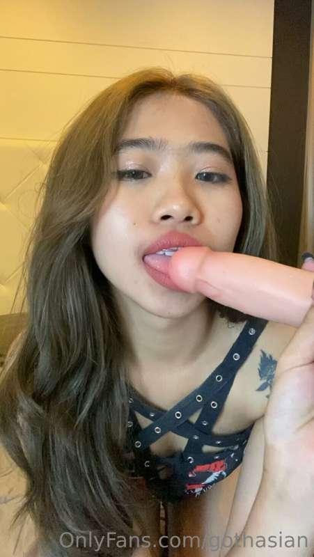 Wanna play? 😈 I could suck you like this 😋