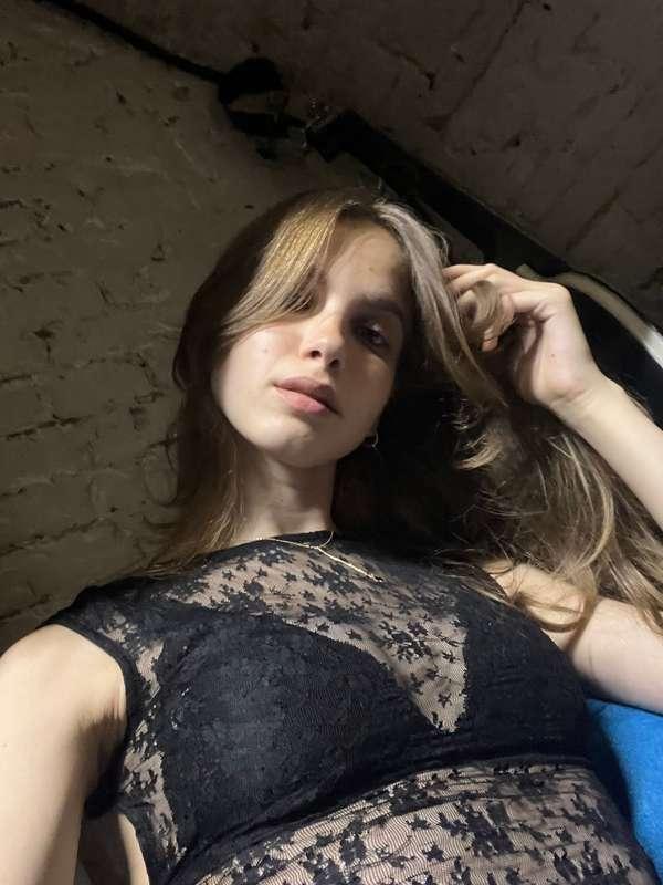 I think black suits me very well - elegant and enchanting 🖤🖤..
