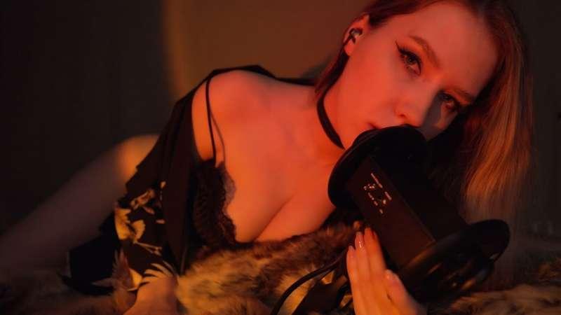 ASMR LICKING YOUR EARS IN OUR BED 💓👅🍑