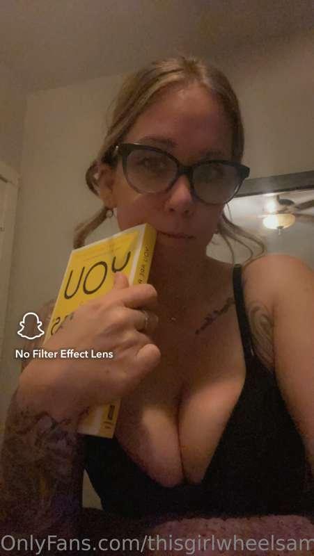 Who wants to see a sexy librarian or maybe a teacher ? 👩‍🏫✍️