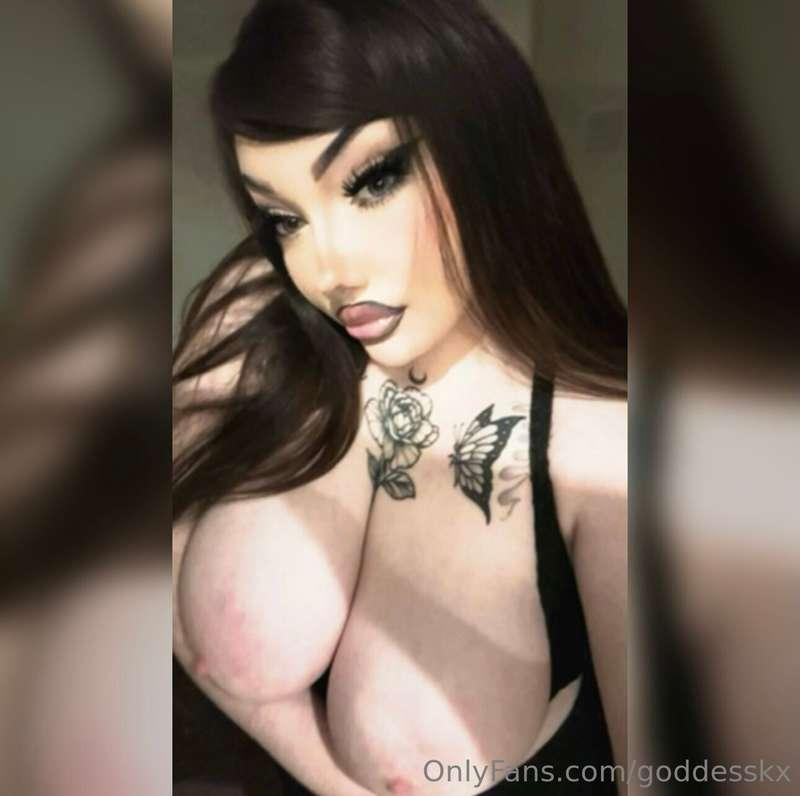 i wanna suck some dick so bad rn