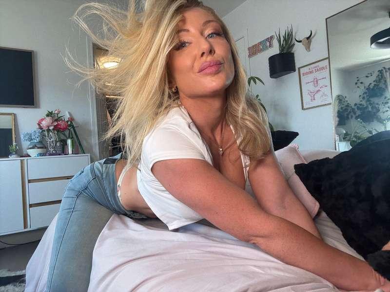 only the best boys get mommy’s sweet side 🥰