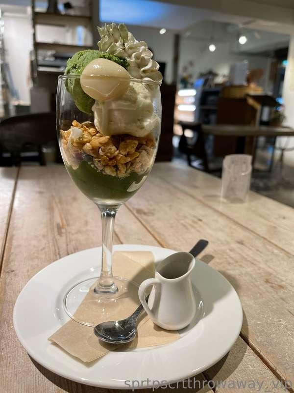 Tell me - which dessert is the creamier one? We all know whi..