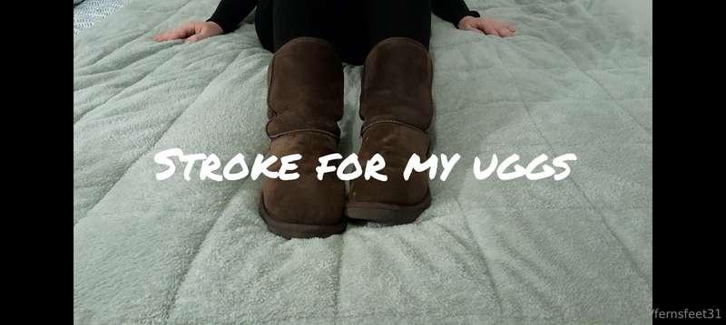 A special smelly uggs joi! Cum for my stinky feet by followi..