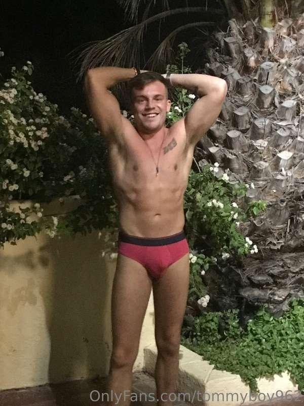 Holiday photos there’s loads more too cum 😈 do you like my b..