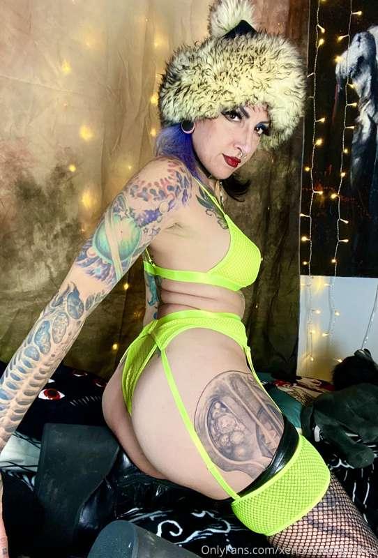 Don’t miss me shaking my nude ass on my premium page @xenomo..