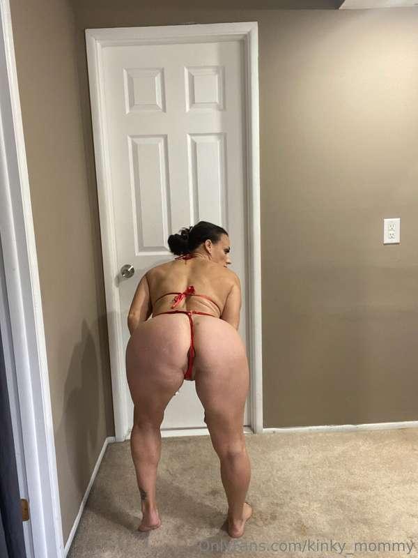 Who is eating this tight ass