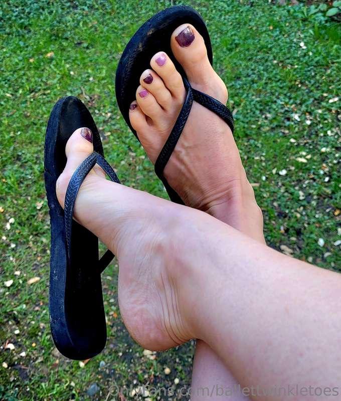 Patiently awaiting flip flop weather 🌞🥶🩴