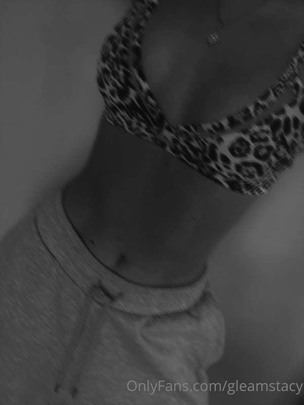 Today worked a little bit on my abs, it was totally hot 🔥💪🏻