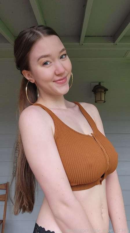 Happy Thanksgiving 🦃

#pokies #nobra #braless #sfw #clothed #fyp #mommymilkers #busty #natural #bigboobs 