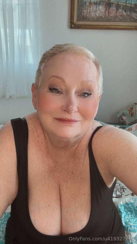 Super horny, msg me 😉