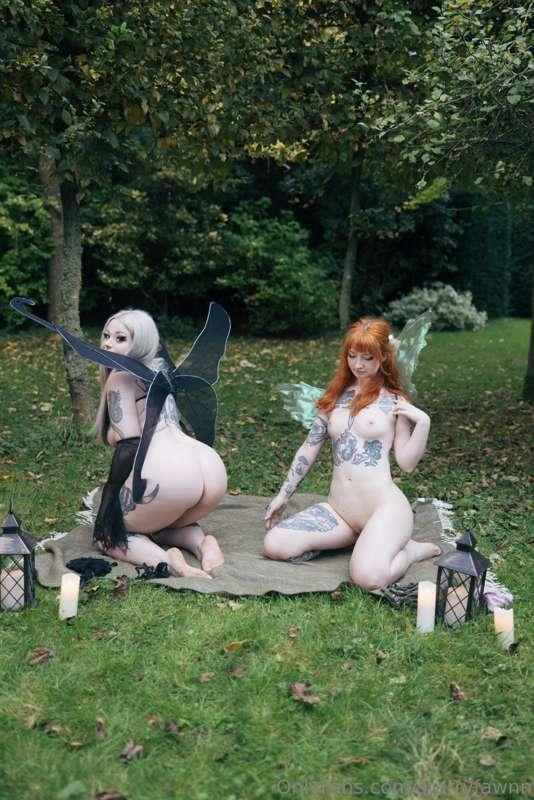 You come across two cute fairies who show you their pussies ..