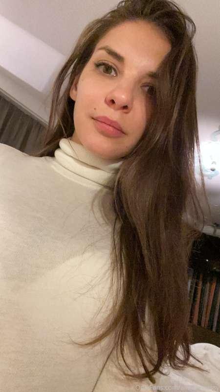 Going out for drinks with girls... I hope we don't get too 🥴..