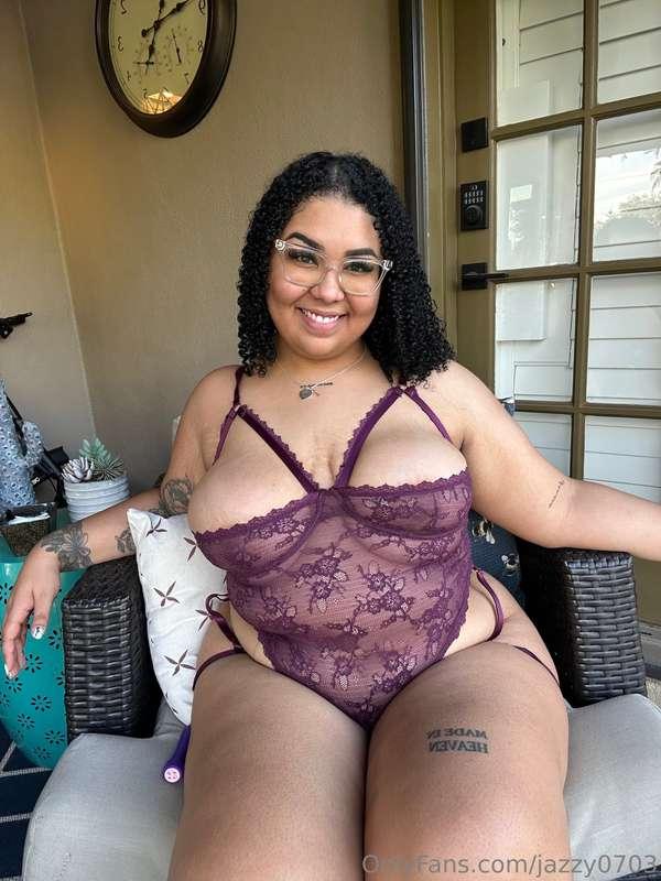 How good do I look, sitting in pretty lingerie? 🤗 Watch me s..
