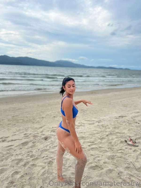 beach day loves, do you like it? I want a nice spanking, I l..
