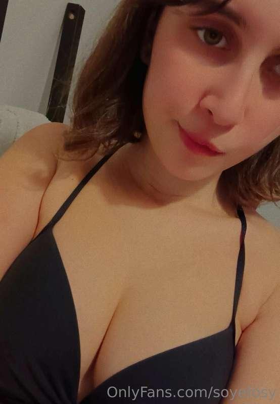 Solita en la piscinaaa