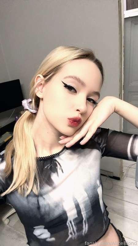 I'm waiting for your “hi” :P


#tiny #blonde #tinytits #tiktok #daddygirl #babyface #petite #young #teen #barelylegal