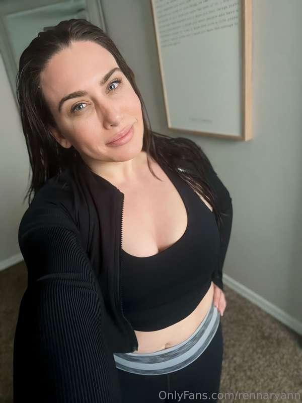 i’m looking for hungry men to eat me 👅