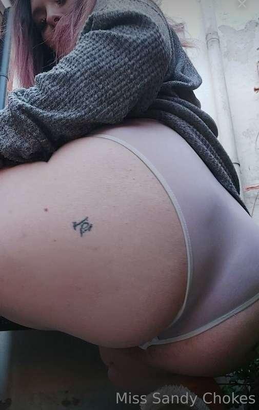 Twerking in my back yard. Shaking my big fat bottom, popping..