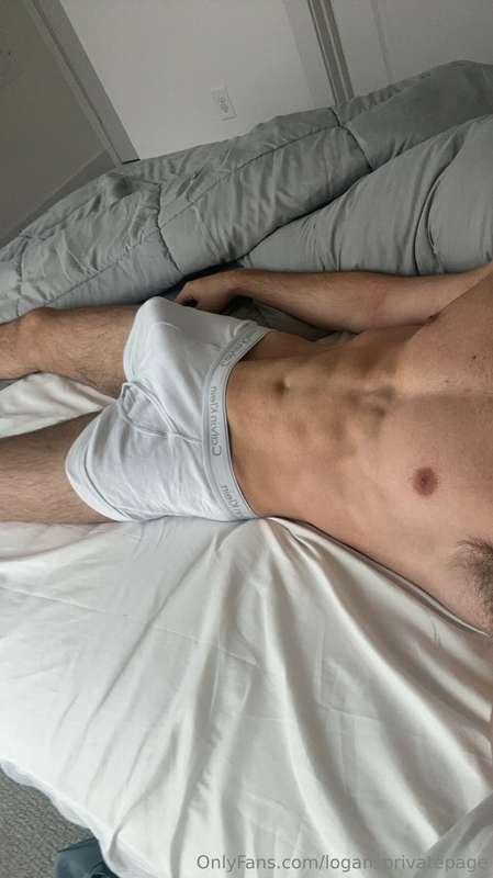 Only one thing missing in this bed👀… and it’s not my shirt..