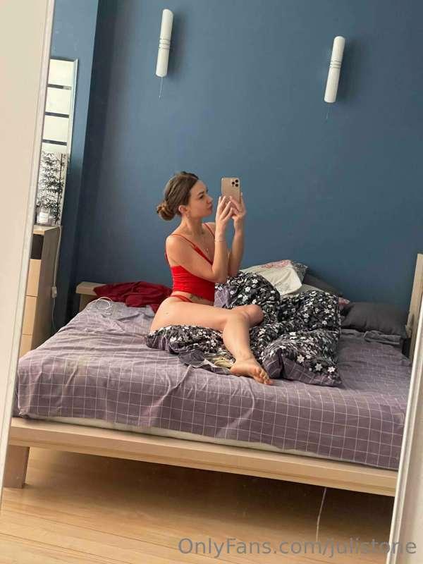 Want to see me play with toys? 😋 Then hurry up and text me🫣
