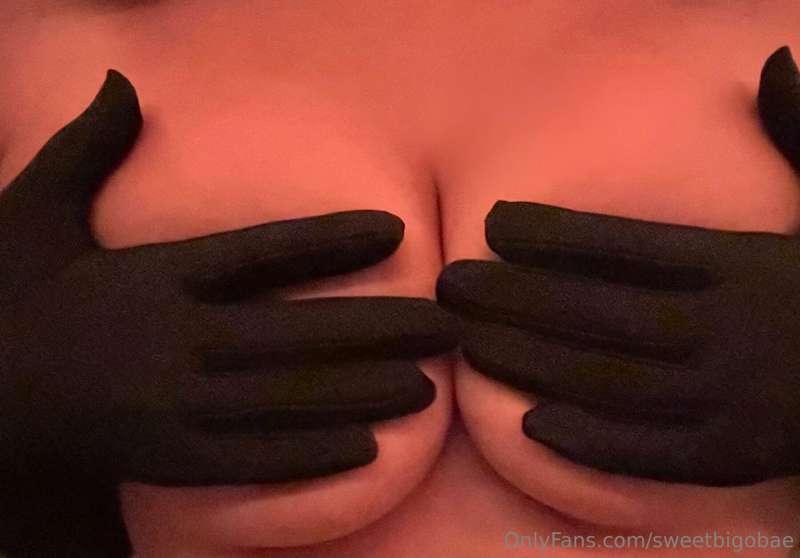 Wanna see them? Check your dms I got an extra surprise for y..
