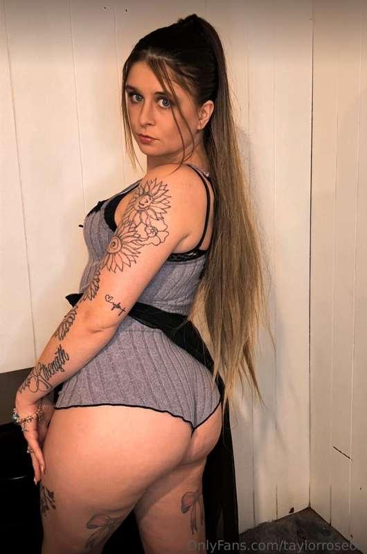 Come check out this hot and horny sex goddess she will pleas..