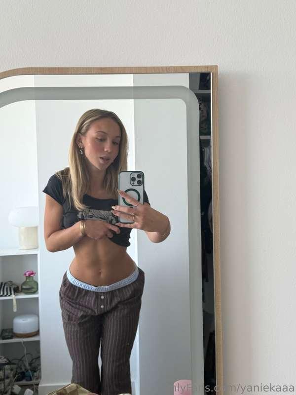 SOLO LIVE!! I am doing a LIVE by myself on here tonight in a..